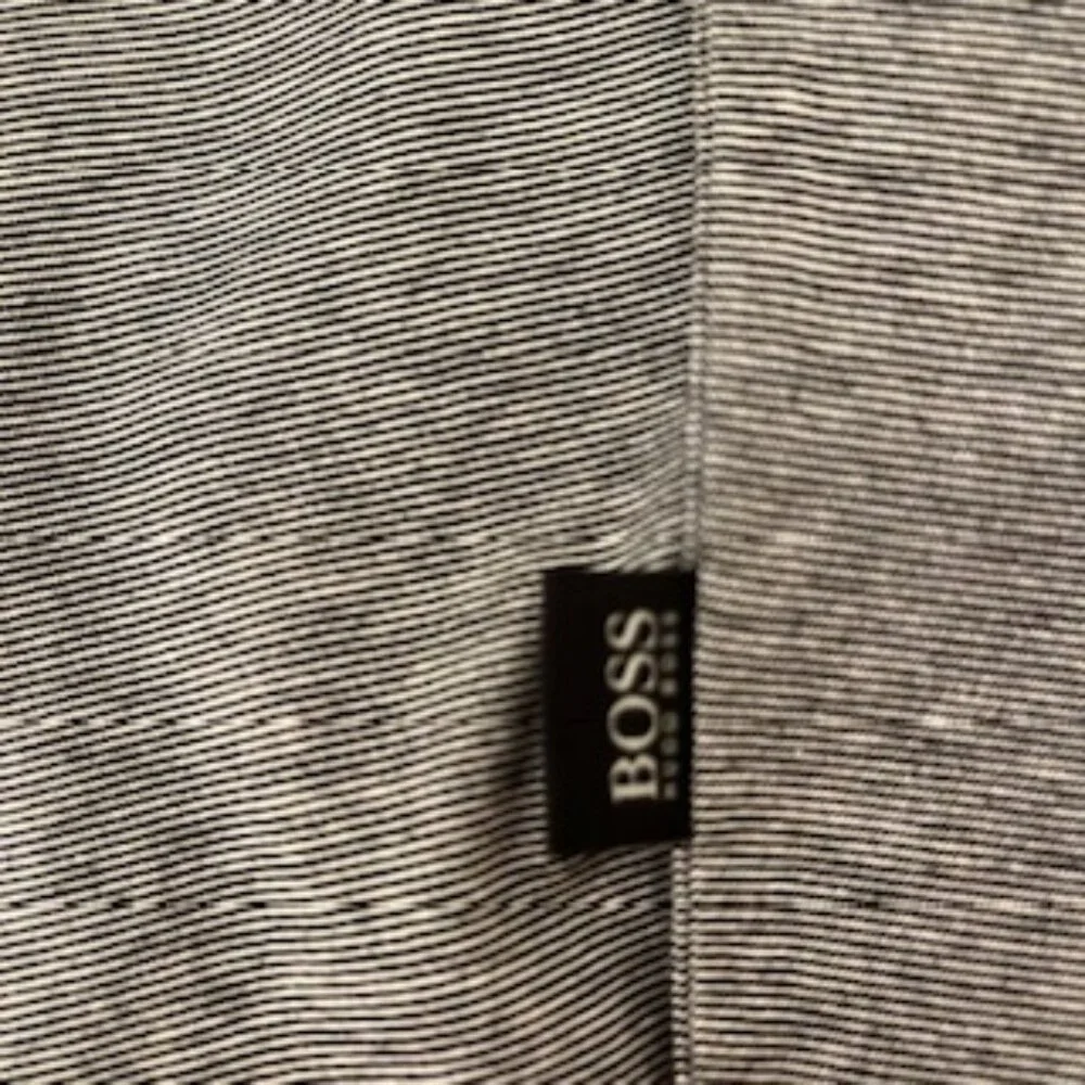 Boss- Hugo Boss Black Label  V-Neck T-shirt.   XXL, 100% cotton - Picture 4 of 6